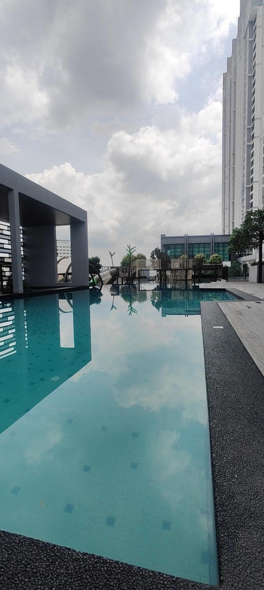 Thr1 Cozy With Netflix At Skytrees Bukit Indah *